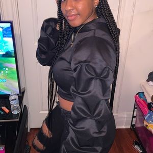 Hoodied puffy arm sweater🖤